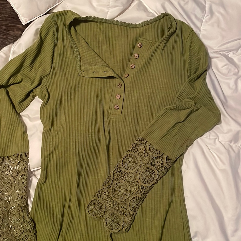 Women’s blouse size medium. Like new